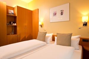 Postel nebo postele na pokoji v ubytování Hotel am Borsigturm