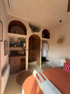 a bedroom with a bed and a kitchen with arches at Casa Amor in Fretin +4 photos
