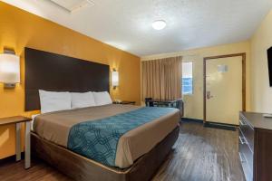 a hotel room with a bed and a television at Econo Lodge Nashville North in Nashville