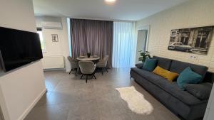 a living room with a couch and a table at Novus Luxury Apartment Free Parking in Craiova