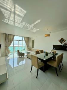 a living room with a table and a couch at Hotel,Căn Hộ Mũi Né Sea link in Phan Thiet