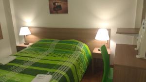 Cama ou camas em um quarto em Hotel Paris Lima