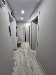 a hallway with an open door to a room with wooden floors at 2-room apartment with separate rooms in Narva +1 photo