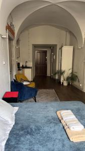 a living room with a couch and a blue rug at Rynek 5 Winiarnia in Lublin +5 photos