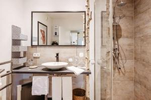 a bathroom with a sink and a shower at Ferienwohnung Altes Zollhaus in Ering +43 photos