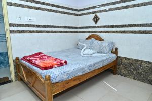 a small bed in a room with at Gitanjali Lodge in Rāmagiri Udayagiri