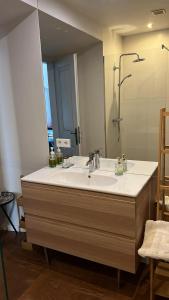 a bathroom with a sink and a large mirror at Rynek 5 Winiarnia in Lublin