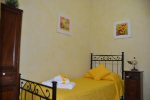 A bed or beds in a room at Casa Magini
