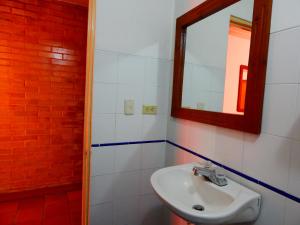 Bilik mandi di Hotel Castillo Real +35 gambar