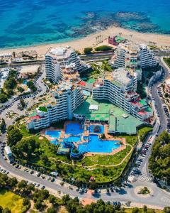 an aerial view of a resort on the beach at Benalbeach loft in Benalmádena