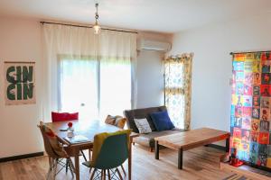 a living room with a wooden table and a dining room at パノラマスター白子-Panoramastars Shirako-星降る夜の貸切ステイ in Shirako