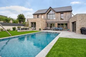 a house with a swimming pool in the yard at Breizh'ome in Saint-Cast-le-Guildo