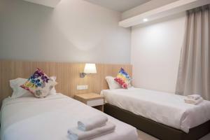 Postel nebo postele na pokoji v ubytování Mornington Hotel Waterfront Lumut