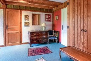 a room with a desk and a chair and a dresser at La Bulle in Verton