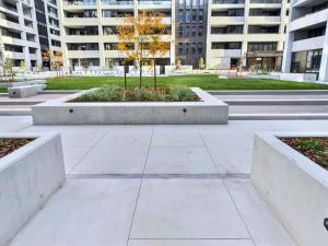 a courtyard with a tree in a large building at Stylish 1BR Getaway and Option for 2nd Br in Campbell