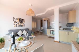 a living room and kitchen with a table and chairs at El Balcon de Moaña in Moaña