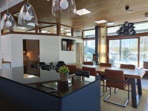 a dining room with a table and chairs at Luksushuvila yksityisellä SPA-alueella ja järvinäköalalla in Ähtäri +13 photos