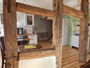 a kitchen and living room with wooden beams at Große Ferienwohnung 160qm in einzigartigem historischen 700 Jahre altem Gebäude in Hardegsen