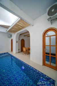 a villa with a swimming pool and a dining room at Serenity Garden Villas by Danka Hospitality in Hang Nadim International Airport