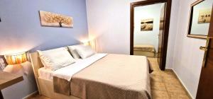 a small bedroom with a bed in a room at Villa Galani Afitos in Afitos