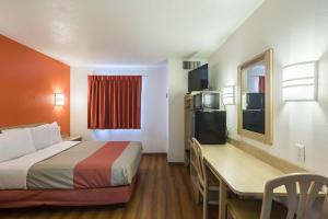 Foto da galeria de Motel 6-Dale, IN em Dale