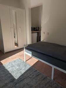 a bedroom with a bed in a room with a rug at Lutz Appartements Südheide - Einzelzimmer in Gifhorn
