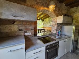 a kitchen with a sink and a stove at Weinbleibe Weingut Beyer in Dorndorf