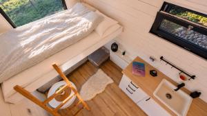 an overhead view of a tiny house with a bed at The Tiny House in Râşnov