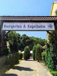 a sign that reads elderstein and kefalhelm istg at Jagdhotel am Strehlesee in Wandlitz