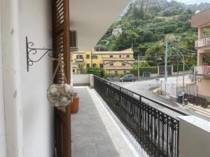 a balcony with a view of a mountain at La Capaciota in Capaci