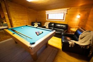 a room with a pool table in a cabin at Kyyrönkaita in Kyyrö