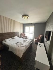a bedroom with a bed and a table and chairs at Carmen Suite in Esenyurt +1 photo