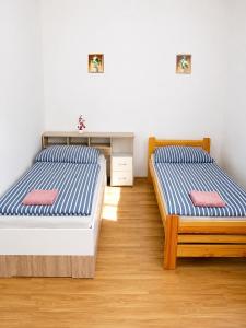 two beds sitting next to each other in a room at Apartmány Pražská in Ústí nad Labem