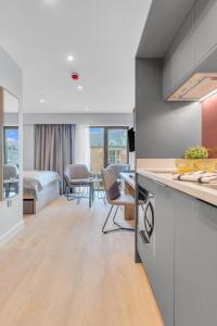 a kitchen and living room with a table and chairs at The Bonnie in Glasgow