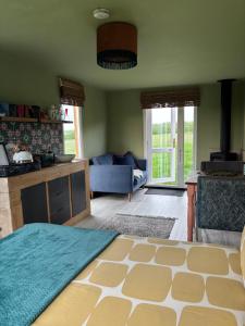 a room with a kitchen and a living room at Digital detox unplugged retreat in Southam