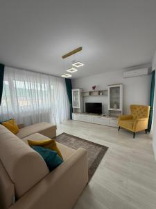 a living room with a couch and a television at Elite Noua in Braşov