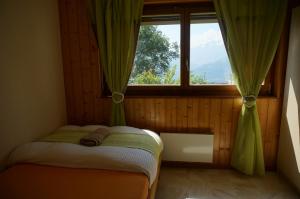 Postel nebo postele na pokoji v ubytování bnb Valais - by La Sittelle