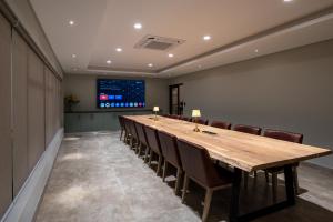 a large conference room with a long table and chairs at Merino Inn Hotel in Colesberg