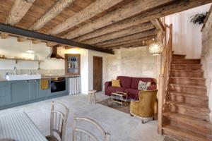 a kitchen and living room with a red couch at Small country house with authentic charm in Baurech