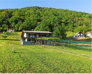 a house in the middle of a field with a fence at Panorama in Klanjec