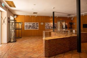 a room with a brick counter in a building at Vila Gale Albacora in Tavira +63 photos