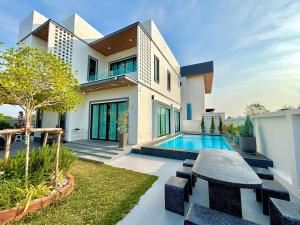 a house with a swimming pool in the yard at Bonus Pool Villa Chiang Mai in Chiang Mai