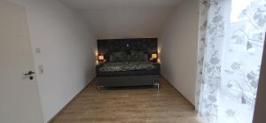 a bedroom with a bed in the corner of a room at Ferienwohnung in Lohrheim in Lohrheim