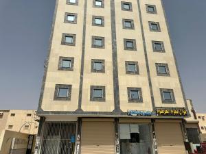 a tall building with a lot of windows at شقق تاج اليرموك الفندقية in Tabuk