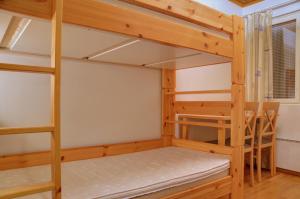 a bedroom with bunk beds in a house at Alppitalo 2 as 1 in Tahkovuori