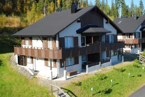 an aerial view of a house at Alppitalo 2 as 1 in Tahkovuori