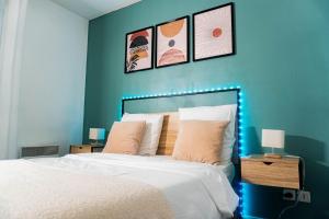 a bedroom with a bed with a blue wall at Évasion étoilée in Corbeil-Essonnes