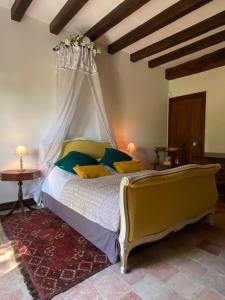 a bedroom with a bed with a canopy at Domaine Lainault - Chambre Jasnières in Lhomme