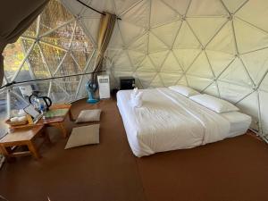 a bedroom with a bed in a dome tent at สะปันฮิลล์ Sapan Hill in Ban Huai Ti +10 photos