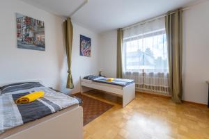a bedroom with a bed and a window at Space Comfort Bremen Apartment mit Balkon bis zu 6 Personen in Bremen +11 photos